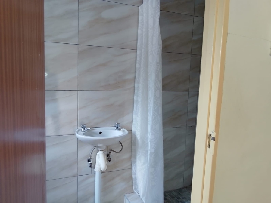 To Let 1 Bedroom Property for Rent in Oos Einde North West